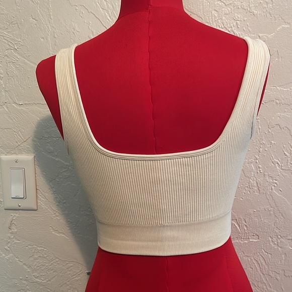 OQQ Medium Sports Bra Cream - Picture 2 of 3